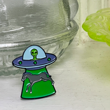 Load image into Gallery viewer, Alien Pin